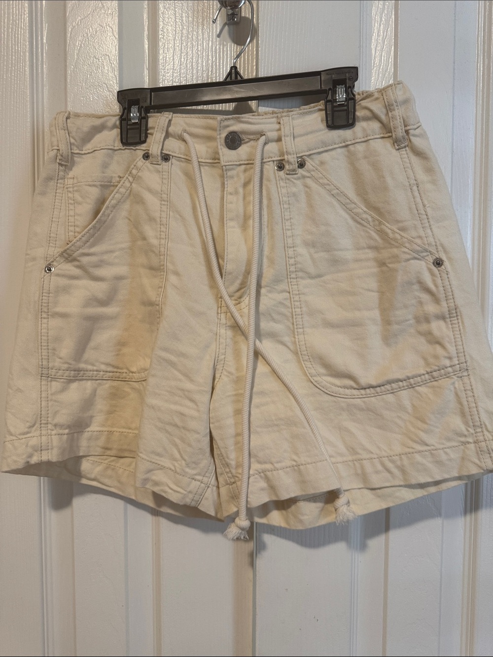 TALULAH Women's Drawstring Utility Shorts — Cream